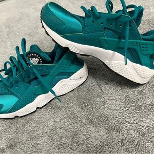 Nike Air Huarache Teal Sneakers